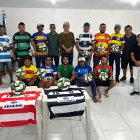 Prefeito Availdo Azevedo entrega material esportivo para equipes que disputam o municipal de futebol 2025