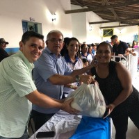 Prefeitura distribui 300 cestas básicas 