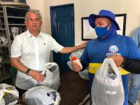 Prefeito Vital Costa entrega novos kits de EPI para os trabalhadores da limpeza urbana