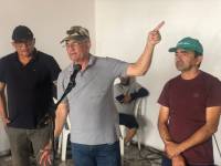 Agentes de limpeza urbana e prefeito Vital Costa se reúnem em confraternização