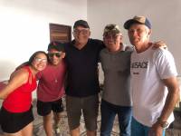 Agentes de limpeza urbana e prefeito Vital Costa se reúnem em confraternização