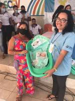 Gestantes atendidas pelo programa Criança Feliz de Araruna recebem kits de enxoval