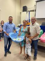 Prefeitura de Araruna entrega kits de enxovais e fortalece proteção social às famílias