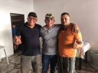 Agentes de limpeza urbana e prefeito Vital Costa se reúnem em confraternização