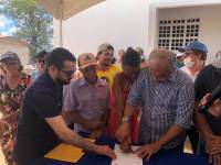 Prefeito Vital Costa entrega mais duas casas de melhorias habitacionais à comunidade Fazenda Nova