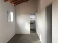 Prefeito Vital Costa entrega casa de alvenaria a um casal que há vários anos morava em casa de taipa