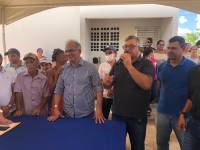 Prefeito Vital Costa entrega mais duas casas de melhorias habitacionais à comunidade Fazenda Nova