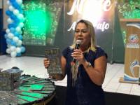 Noite de autógrafos marca lançamento de livro de alunos da Escola Municipal João Alves Torres