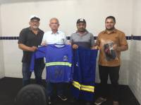 Prefeitura de Araruna entrega novos fardamentos para motoristas de ônibus e máquinas pesadas