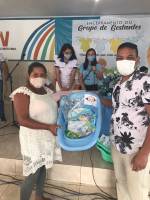 Gestantes atendidas pelo programa Criança Feliz de Araruna recebem kits de enxoval