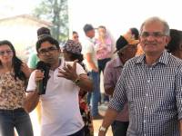 Prefeito Vital Costa entrega mais duas casas de melhorias habitacionais à comunidade Fazenda Nova
