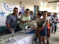 Prefeitura distribui 300 cestas básicas 