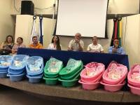 Prefeitura de Araruna entrega kits de enxovais e fortalece proteção social às famílias