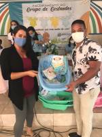 Gestantes atendidas pelo programa Criança Feliz de Araruna recebem kits de enxoval