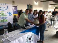Prefeitura distribui 300 cestas básicas 