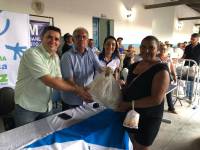 Prefeitura distribui 300 cestas básicas 