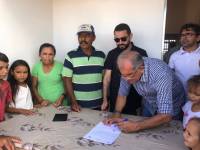 Prefeito Vital Costa entrega mais duas casas de melhorias habitacionais à comunidade Fazenda Nova