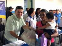 Prefeitura distribui 300 cestas básicas 