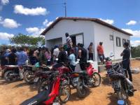 Prefeito Vital Costa entrega mais duas casas de melhorias habitacionais à comunidade Fazenda Nova