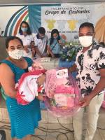 Gestantes atendidas pelo programa Criança Feliz de Araruna recebem kits de enxoval