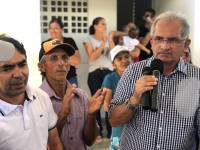 Prefeito Vital Costa entrega mais duas casas de melhorias habitacionais à comunidade Fazenda Nova