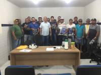 Prefeitura de Araruna entrega novos fardamentos para motoristas de ônibus e máquinas pesadas