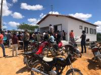 Prefeito Vital Costa entrega mais duas casas de melhorias habitacionais à comunidade Fazenda Nova