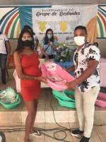 Gestantes atendidas pelo programa Criança Feliz de Araruna recebem kits de enxoval