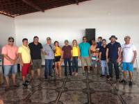 Agentes de limpeza urbana e prefeito Vital Costa se reúnem em confraternização