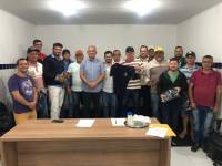 Motoristas da Prefeitura de Araruna recebem novos uniformes