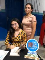 Noite de autógrafos marca lançamento de livro de alunos da Escola Municipal João Alves Torres