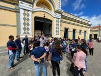 Alunos da Escola Antonio Pinheiro desbravam a cidade visitando pontos turísticos