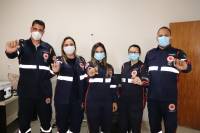 Prefeitura começa a vacinar os profissionais da saúde contra o coronavírus