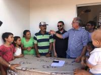 Prefeito Vital Costa entrega mais duas casas de melhorias habitacionais à comunidade Fazenda Nova