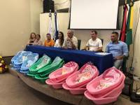 Prefeitura de Araruna entrega kits de enxovais e fortalece proteção social às famílias