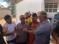 Prefeito Vital Costa entrega mais duas casas de melhorias habitacionais à comunidade Fazenda Nova