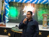 Noite de autógrafos marca lançamento de livro de alunos da Escola Municipal João Alves Torres