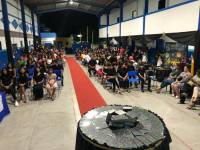 Noite de autógrafos marca lançamento de livro de alunos da Escola Municipal João Alves Torres