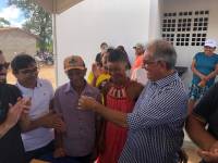Prefeito Vital Costa entrega mais duas casas de melhorias habitacionais à comunidade Fazenda Nova
