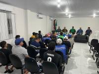 Prefeito Availdo Azevedo entrega material esportivo para equipes que disputam o municipal de futebol 2025