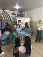 Gestantes atendidas pelo programa Criança Feliz de Araruna recebem kits de enxoval