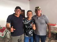 Agentes de limpeza urbana e prefeito Vital Costa se reúnem em confraternização