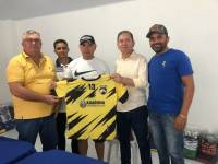 Prefeito Vital Costa realiza entrega de padrões completos para todos os times do Campeonato Municipal de Futsal e Futebol de Campo 2023