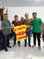 Prefeito Availdo Azevedo entrega material esportivo para equipes que disputam o municipal de futebol 2025