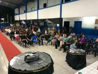 Noite de autógrafos marca lançamento de livro de alunos da Escola Municipal João Alves Torres