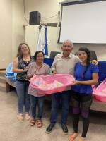 Prefeitura de Araruna entrega kits de enxovais e fortalece proteção social às famílias