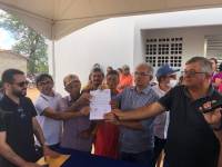 Prefeito Vital Costa entrega mais duas casas de melhorias habitacionais à comunidade Fazenda Nova