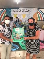 Gestantes atendidas pelo programa Criança Feliz de Araruna recebem kits de enxoval