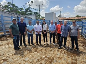 Prefeito Availdo Azevedo discute com técnicos da SEDAP melhorias para o Matadouro Público Municipal