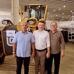 Araruna recebe máquina motoniveladora, patrol da Codevasf